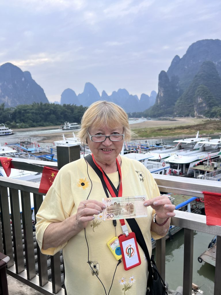 Пейзаж реки Ли в Гуйлине, Китай, во время тура СПР